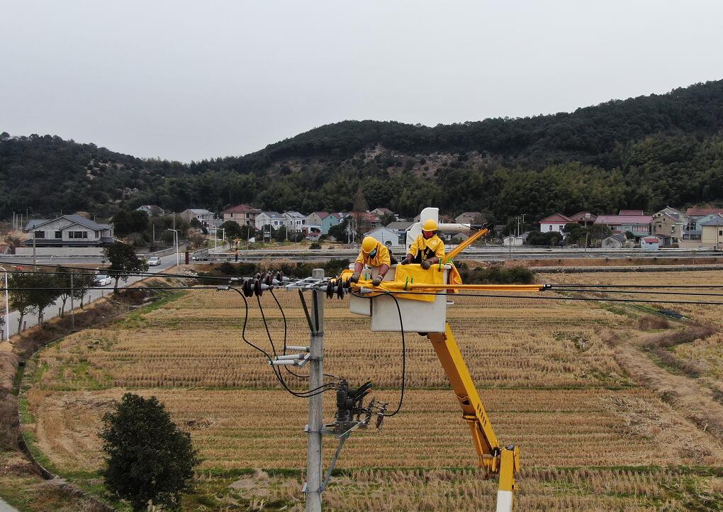 國網余姚市供電公司：寒潮中配網改造，發(fā)電車保障居民溫暖度冬