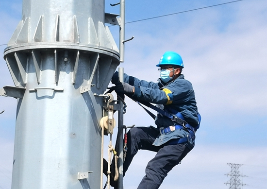 國網(wǎng)山東壽光供電：涉河線路遷移改造 助力市政工程建設