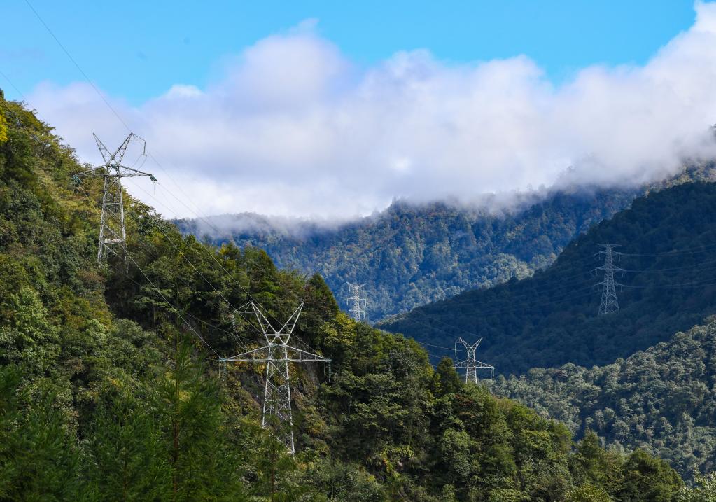 二郎山上的電力建設者