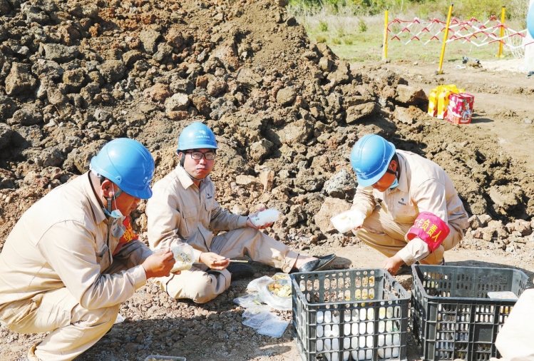 海南送變電公司圓滿完成環(huán)島旅游公路電力遷改工程任務