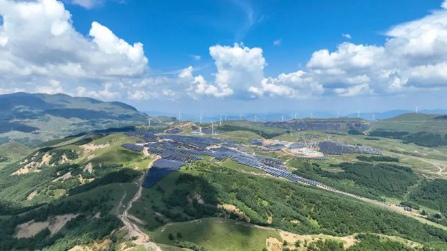 首批風(fēng)光大基地：海壩、小羊窩光伏項目正式投產(chǎn)發(fā)電