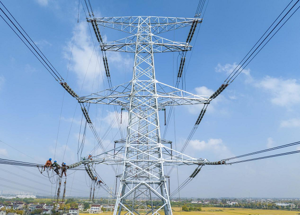 江蘇泰州開展電力秋檢 確保順利迎峰過冬