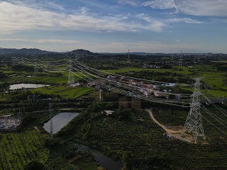 這項工程投產(chǎn)送電，將提高湖北省西電東送通道送電能力