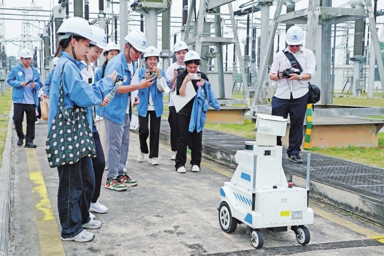 南方電網(wǎng)公司2023年“重走西電東送路”活動側記