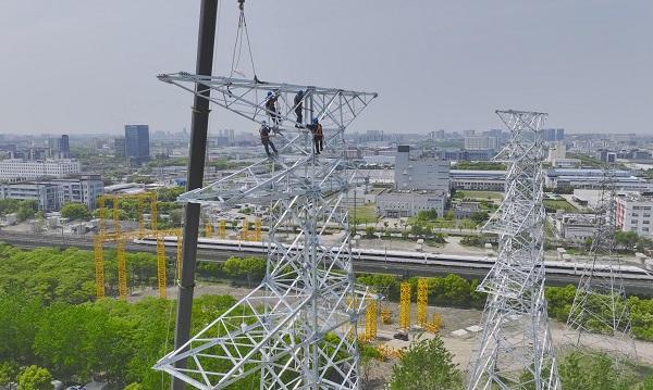 國(guó)網(wǎng)上海電力公司攻克滬蘇湖高鐵電力線(xiàn)路遷改最大難點(diǎn)