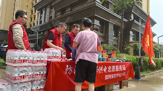 國網河北電力公司：讓黨旗在防汛搶險保供電一線高高飄揚