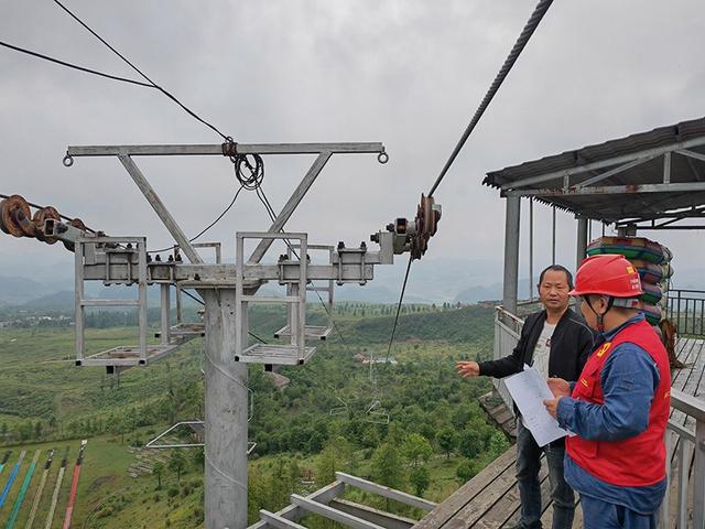 貴州興義供電局優(yōu)質(zhì)供電服務護航旅游業(yè)“升溫”