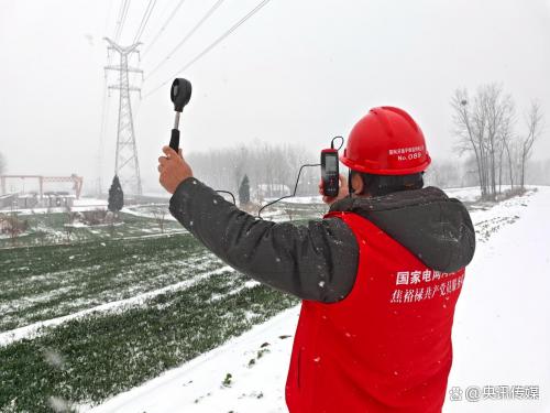 國網(wǎng)平輿縣供電公司踏雪破冰護(hù)電網(wǎng) 寒潮逆行保民生