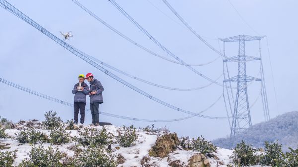 國(guó)家電網(wǎng)全力奮戰(zhàn)寒潮電力保供一線