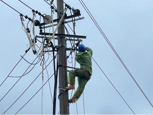 福州長樂：風雨之中緊急搶修 爭分奪秒快速復電