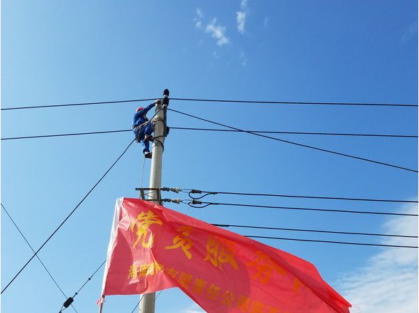 “電母”攜強降雨猛襲瓊島 南方電網(wǎng)全力搶修復電