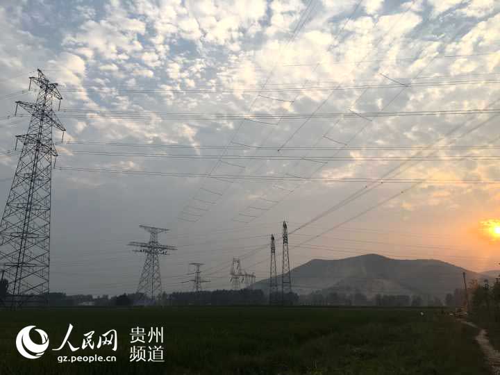 山西晉北——江蘇南京±800千伏特高壓直流輸電線路工程（皖1標段）成功跨越500千伏東三線