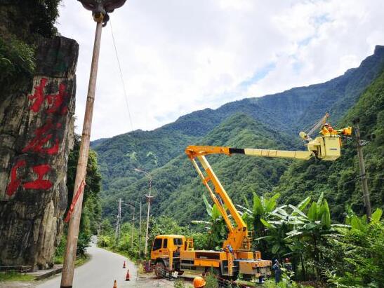 全國首例20千伏帶電作業(yè)研究在云南獨(dú)龍江驗證成功